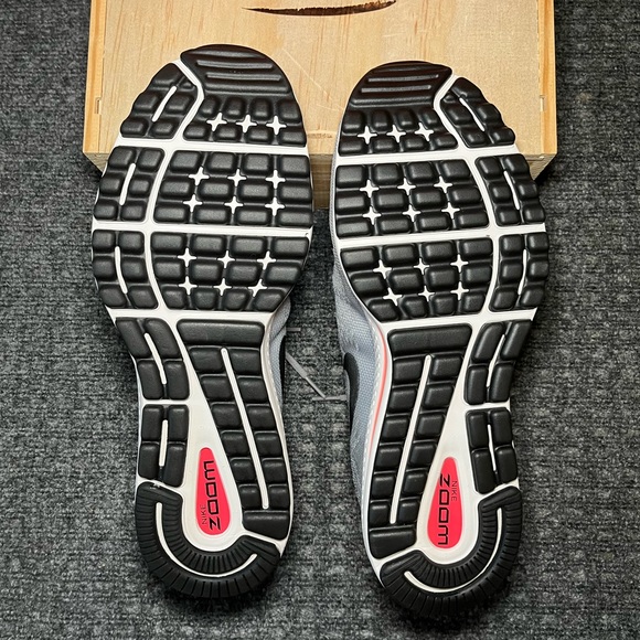 NIKE WMNS AIR ZOOM VOMERO 12, W12 - Picture 9 of 10